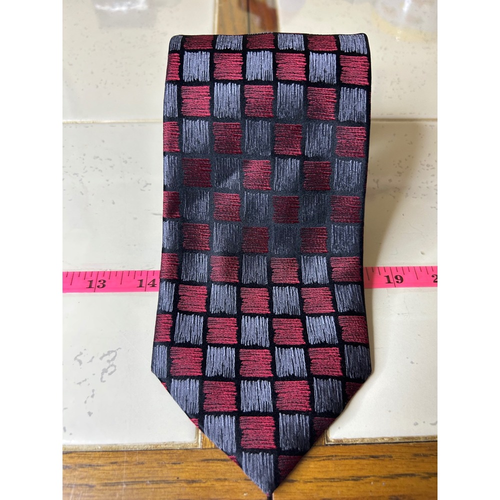 Kenneth Cole New‎ York Mens Tie Red Black Gray Geometric Silk